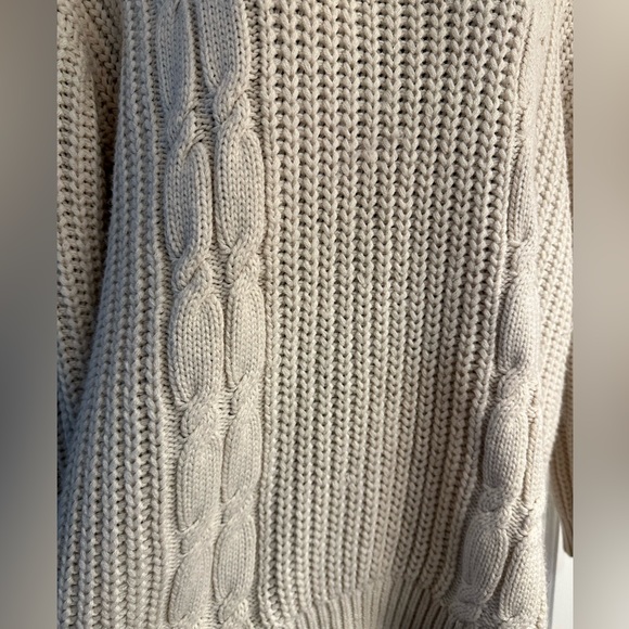 SOLD Cream colored sweater - Picture 5 of 6